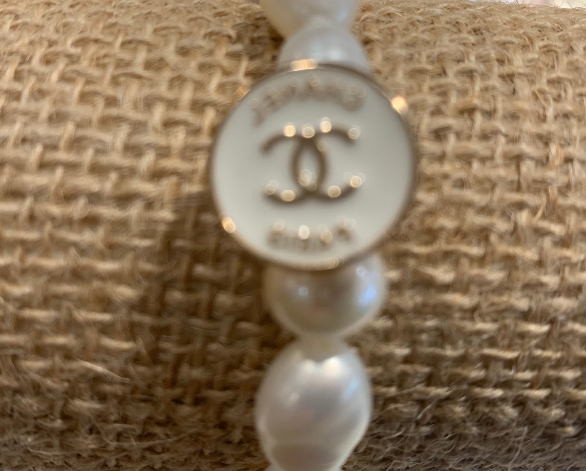 Chanel pearl bracelet 2019 hotsell