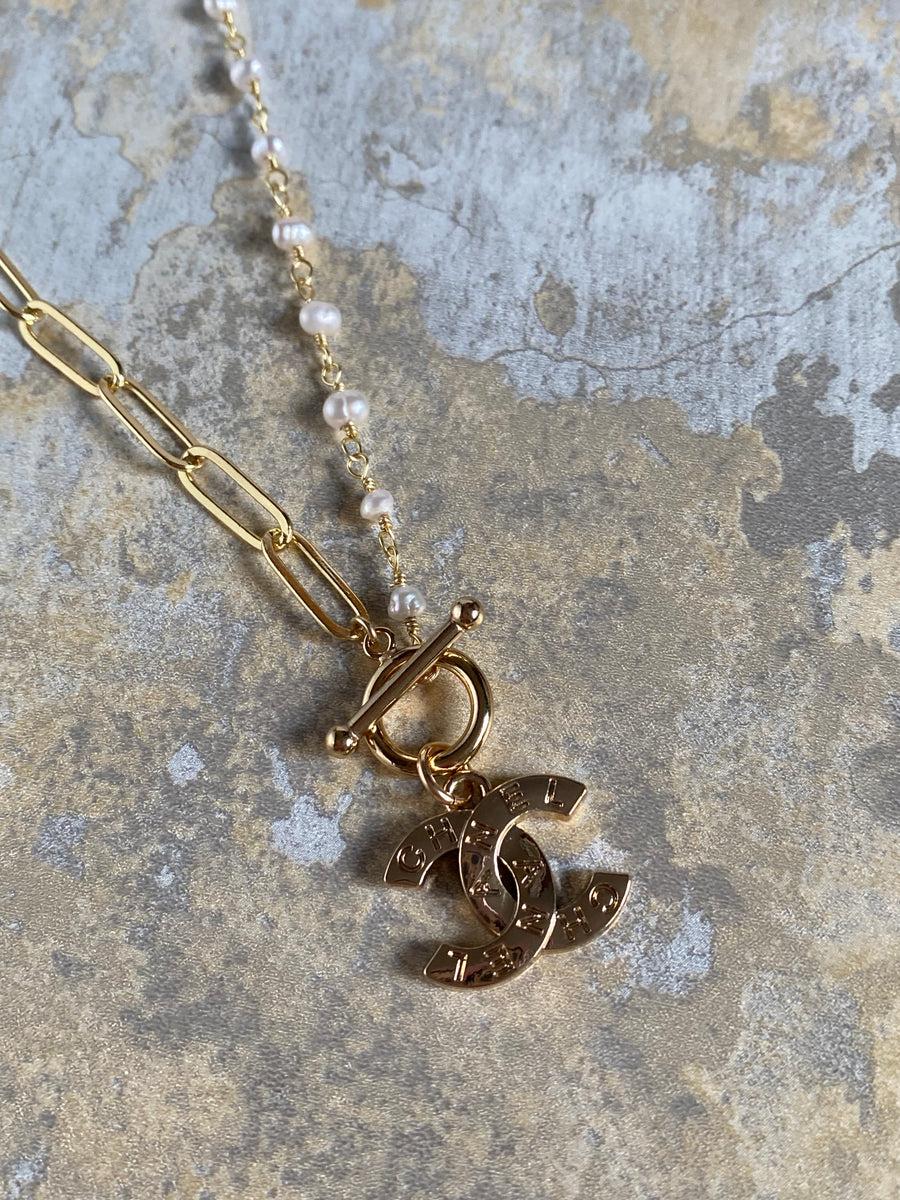 fordomme yderligere Doktor i filosofi Large Gold filled link necklace with Vintage Chanel Charm – Accent's Novato