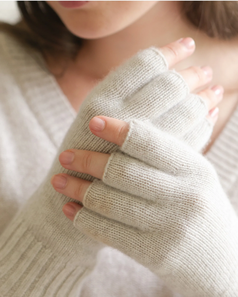 
            
                Load image into Gallery viewer, Cashmere Fingerless gloves
            
        