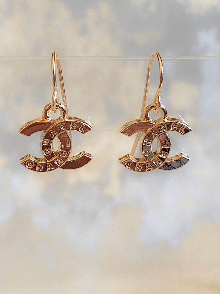 Vintage CHANEL classic 2.55 bag design dangling earrings with CC mark. –  eNdApPi ***where you can find your favorite designer  vintages..authentic, affordable, and lovable.